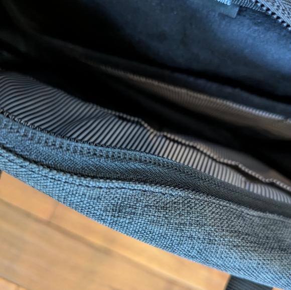 Herschel Convertible Tote / Backpack Bag - Picture 4 of 6